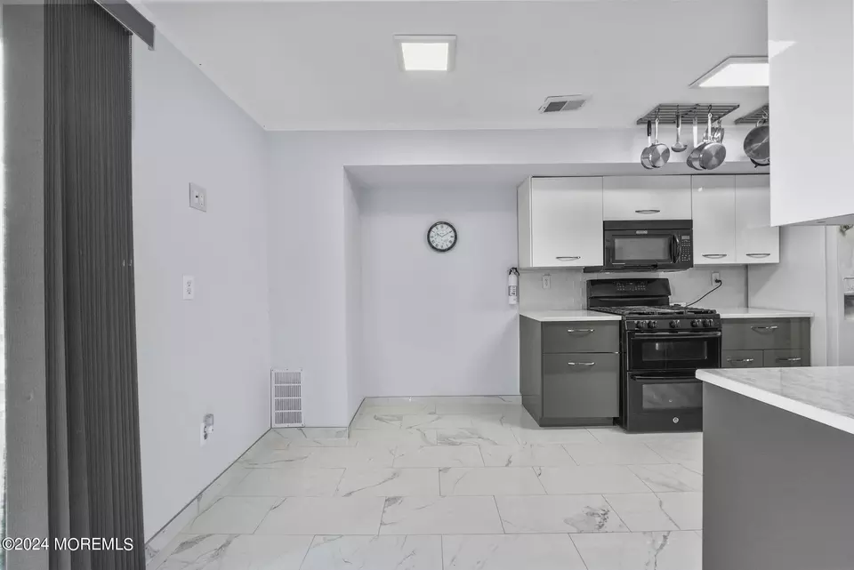  89 Dartmouth Pl, Morganville, NJ 07751 photo 10