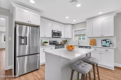 18 Spanish Wells St, Toms River, NJ 08757