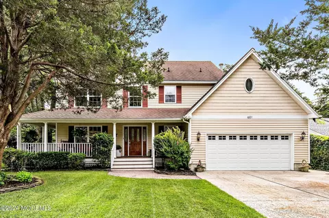 601 Cedar St, Tuckerton, NJ 08087