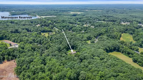 372 W Farms Rd, Farmingdale, NJ 07727