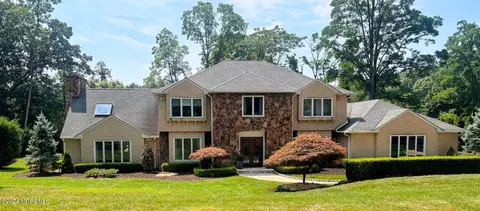 4 Cobblestone Ct, Holmdel, NJ 07733