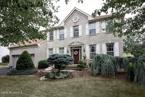 5 Brittany Ct, Howell, NJ 07731