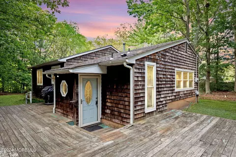 9 Overlook Ter, Howell, NJ 07731