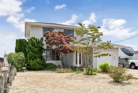 1002 Painter Pt, Lanoka Harbor, NJ 08734