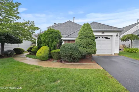 198 Loganberry Ln, Freehold, NJ 07728