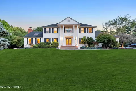 8 Woodhollow Dr, Holmdel, NJ 07733