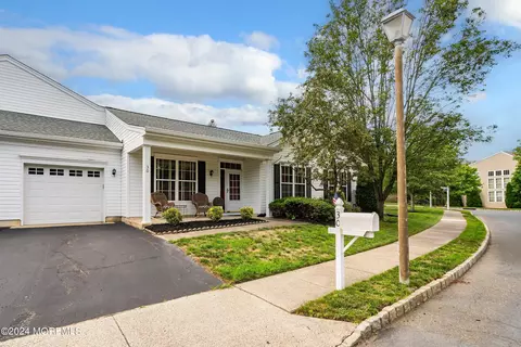 30 Greylawn Dr, Lakewood, NJ 08701