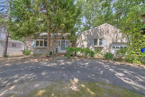 1600 Burrsville Rd, Brick, NJ 08724