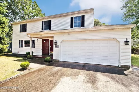201 Hemlock Dr, Lanoka Harbor, NJ 08734