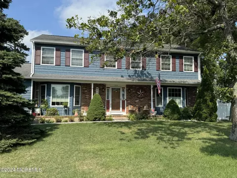 360 Coolidge Ave, Bayville, NJ 08721