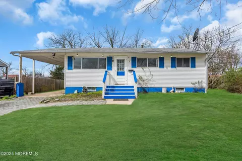 9 Annapolis Rd, Toms River, NJ 08757