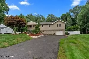 12 Willow Grove Way, Manalapan, NJ 07726