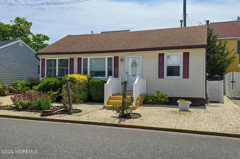 137 S Bayside Rd, Lavallette, NJ 08735