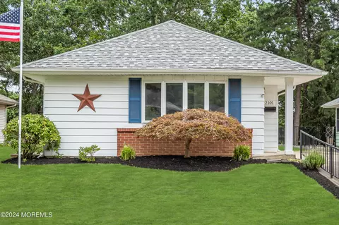 2101 Mount Hope Ln, Toms River, NJ 08753