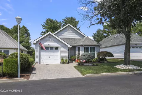 61 Hazel Dr, Freehold, NJ 07728
