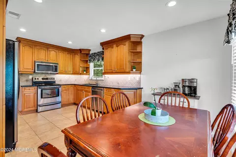 Dining - 24 Bittersweet Dr, Jackson, NJ 08527 photo 4 of 5
