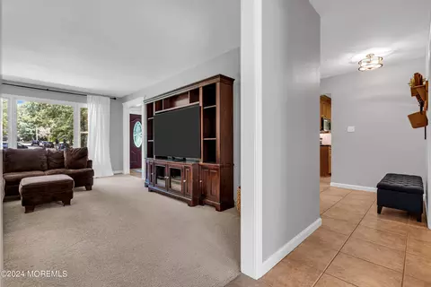 Entry Way - 24 Bittersweet Dr, Jackson, NJ 08527 photo 7 of 15