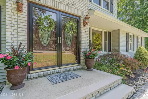 Exterior - 24 Bittersweet Dr, Jackson, NJ 08527 photo 5 of 24