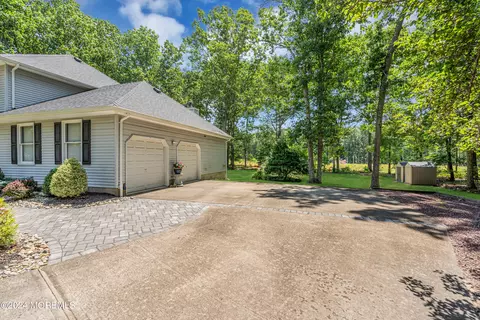 Exterior - 24 Bittersweet Dr, Jackson, NJ 08527 photo 10 of 24