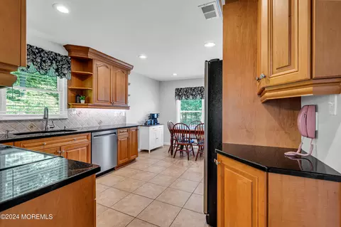 Kitchen - 24 Bittersweet Dr, Jackson, NJ 08527 photo 2 of 3
