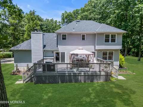 Exterior - 24 Bittersweet Dr, Jackson, NJ 08527 photo 11 of 24