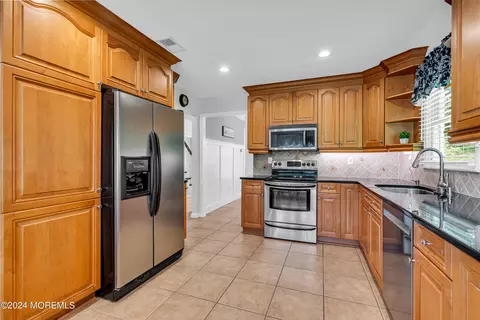 Kitchen - 24 Bittersweet Dr, Jackson, NJ 08527 photo 1 of 3