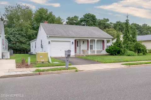 78 Paradise Blvd, Toms River, NJ 08757