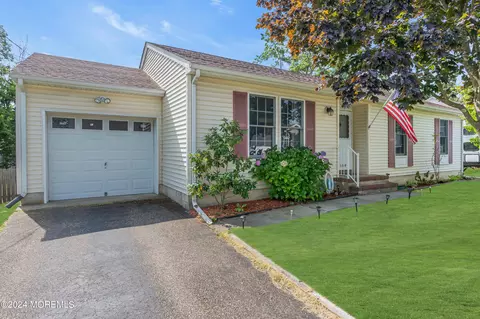 1109 Neptune Ave, Beachwood, NJ 08722