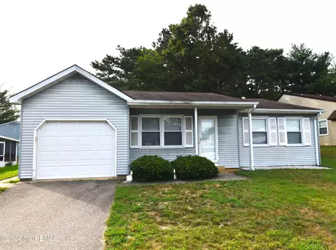 10 Greenmeadow Ln #72, Whiting, NJ 08759