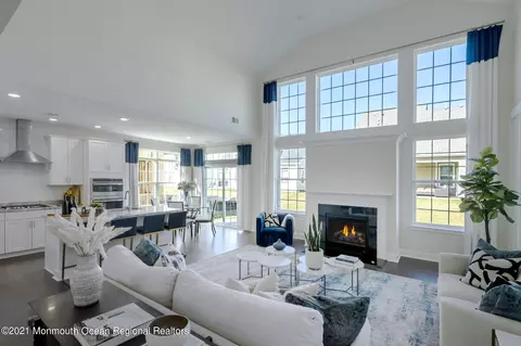 5 Galerie Ct, Monroe, NJ 08831