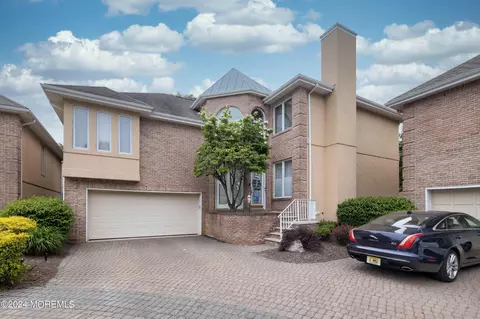 231 Santa Rosa Ct #334, Holmdel, NJ 07733