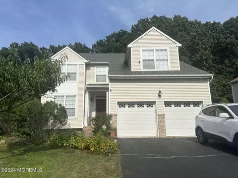 19 Mulberry Ln, Holmdel, NJ 07733