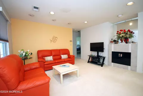 128 Mill Ln #8, Tinton Falls, NJ 07753