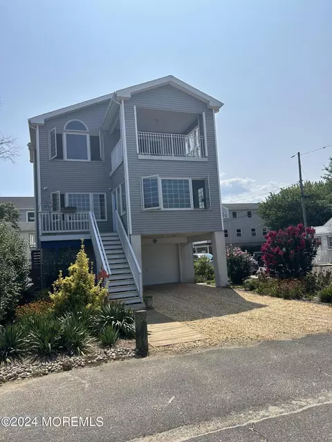 5 Beach Blvd, Highlands, NJ 07732