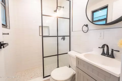 Bath - 21 Tiensch Ave, Leonardo, NJ 07737 photo 1 of 3