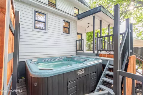 Exterior - 21 Tiensch Ave, Leonardo, NJ 07737 photo 7 of 10