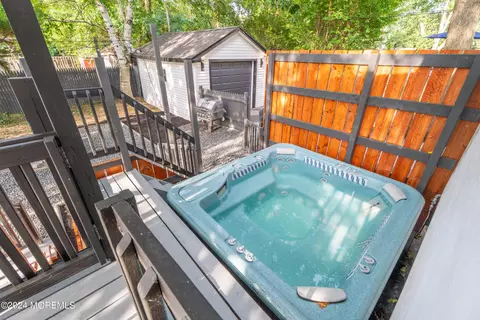 Exterior - 21 Tiensch Ave, Leonardo, NJ 07737 photo 8 of 10