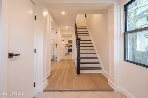 Entry Way - 21 Tiensch Ave, Leonardo, NJ 07737 photo 2 of 6