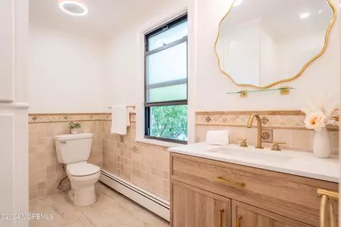 Bath - 21 Tiensch Ave, Leonardo, NJ 07737 photo 2 of 3