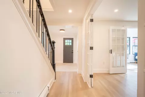 Entry Way - 21 Tiensch Ave, Leonardo, NJ 07737 photo 3 of 6