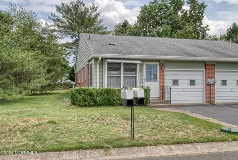 6 Ironside Dr #A, Manchester, NJ 08759