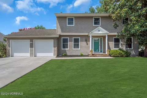 4 Maplecrest Ct, Toms River, NJ 08753
