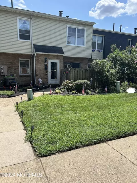 2132 Harbour Dr, Palmyra, NJ 08065