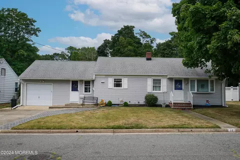 11 Meadowbrook Ave, Eatontown, NJ 07724