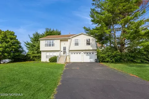 89 Georgetown Blvd, Barnegat, NJ 08005