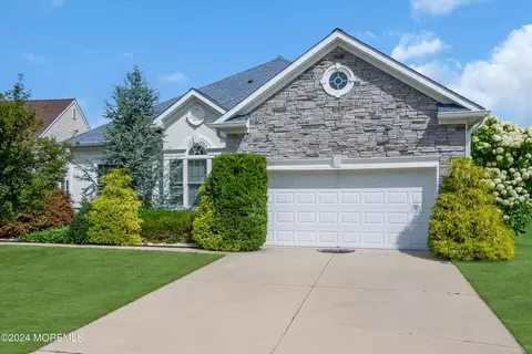 9 Eagleswood Dr, Waretown, NJ 08758