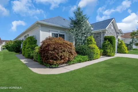 9 Eagleswood Dr, Waretown, NJ 08758 photo 3