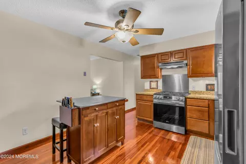 Kitchen - 910 Windsor St, Forked River, NJ 08731 photo 4 of 6
