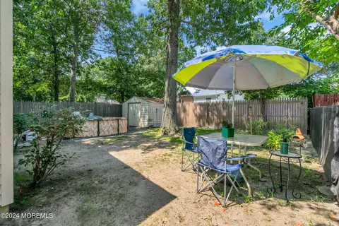 Exterior - 910 Windsor St, Forked River, NJ 08731 photo 11 of 14