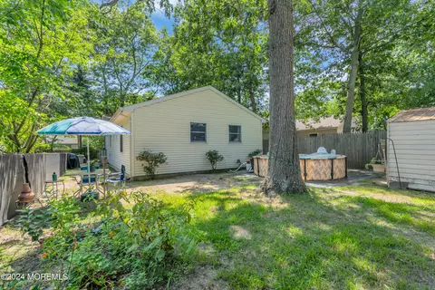Exterior - 910 Windsor St, Forked River, NJ 08731 photo 12 of 14
